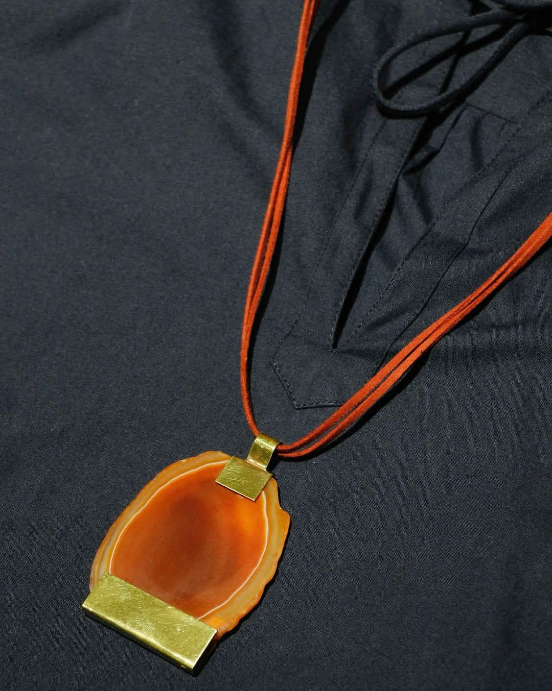 Collar con ágata natural engarzada en bronce