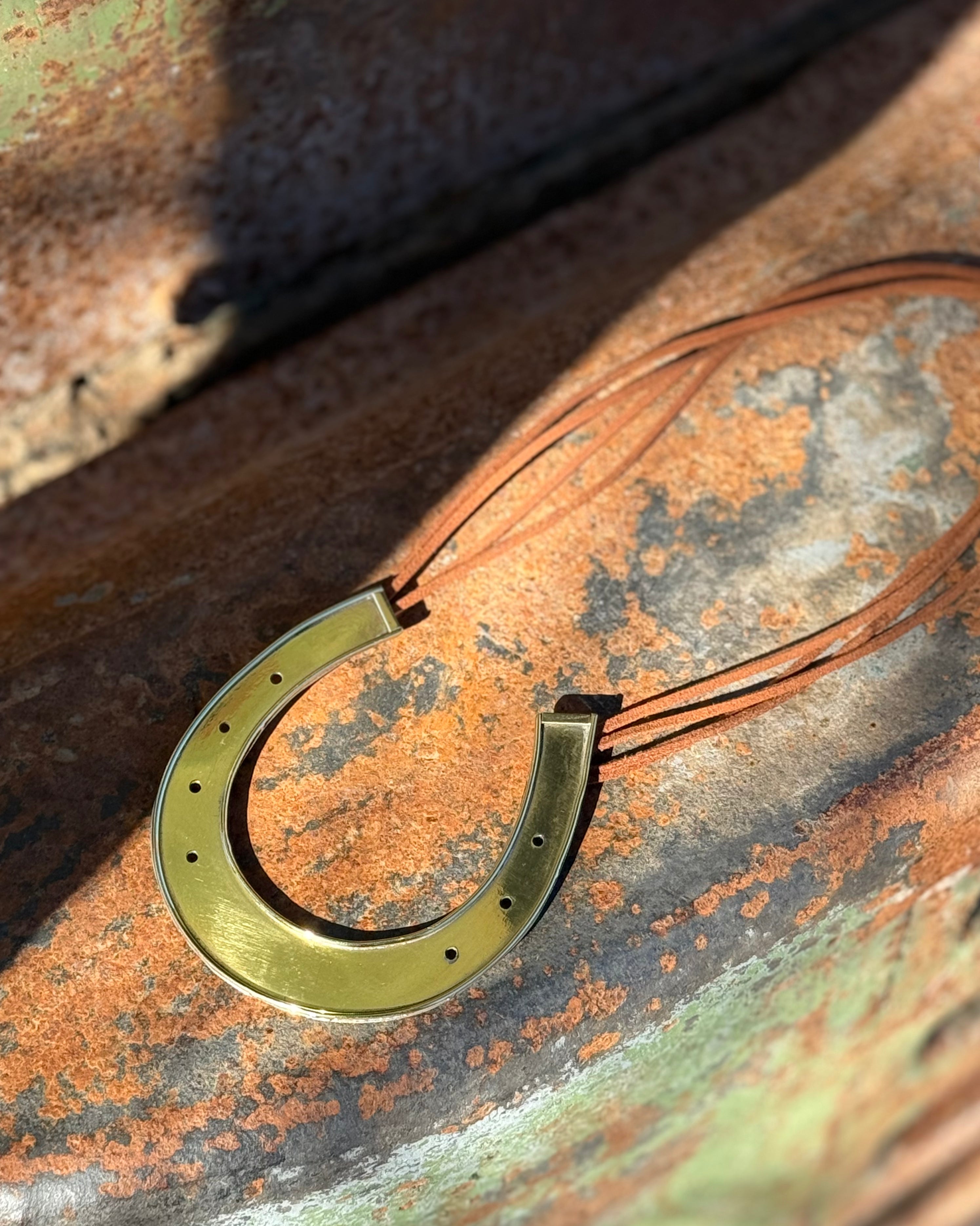 Collar herradura en bronce