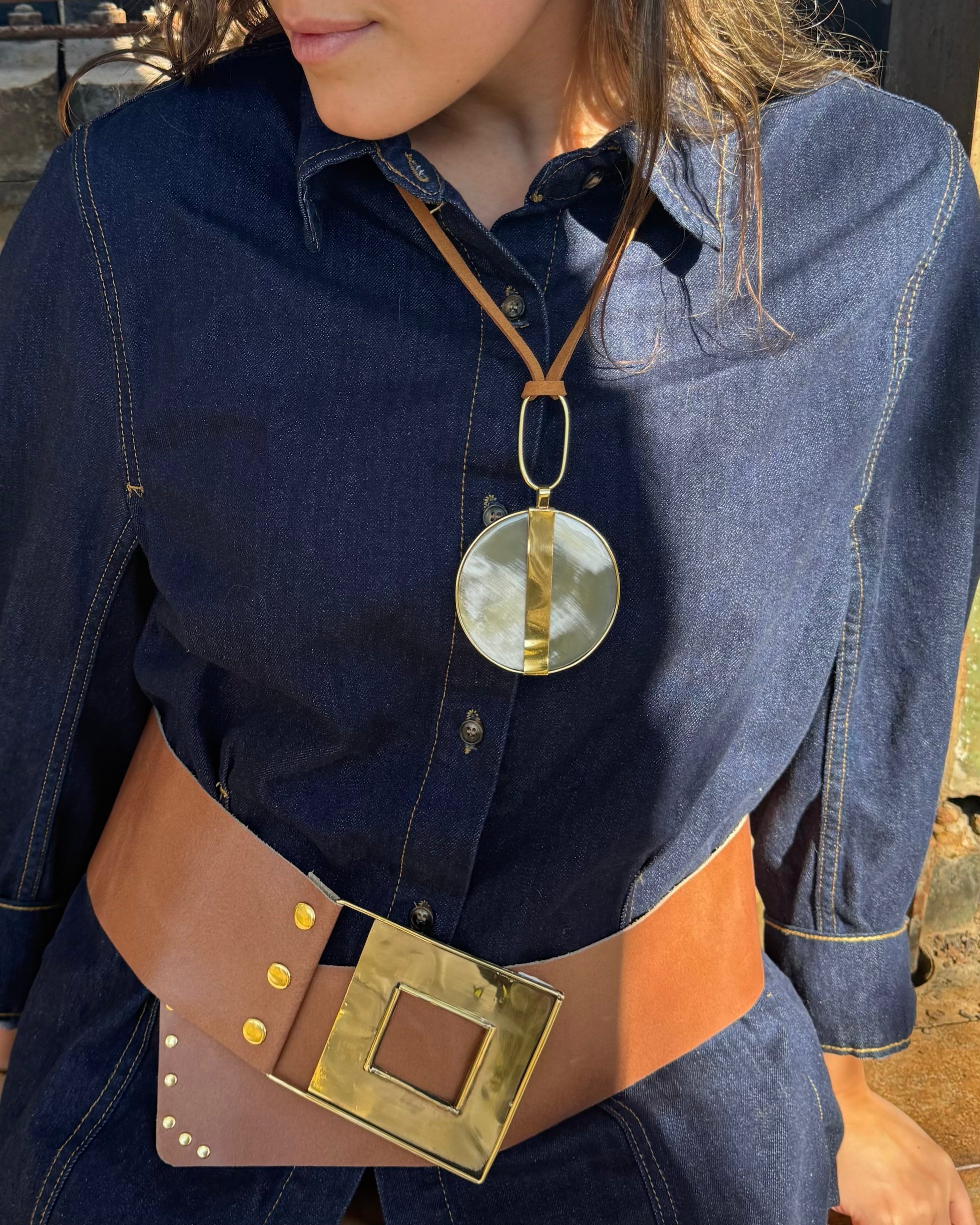 Collar guampa engarzado en bronce